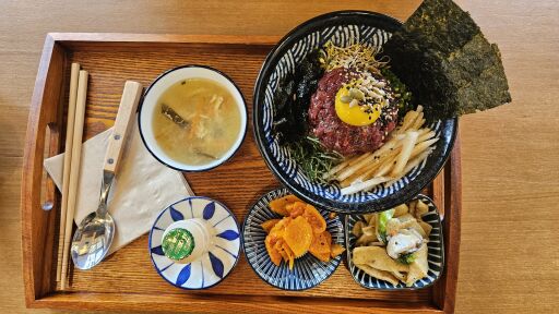 광명역 얼룩말식당 소고기 육회 비빔밥